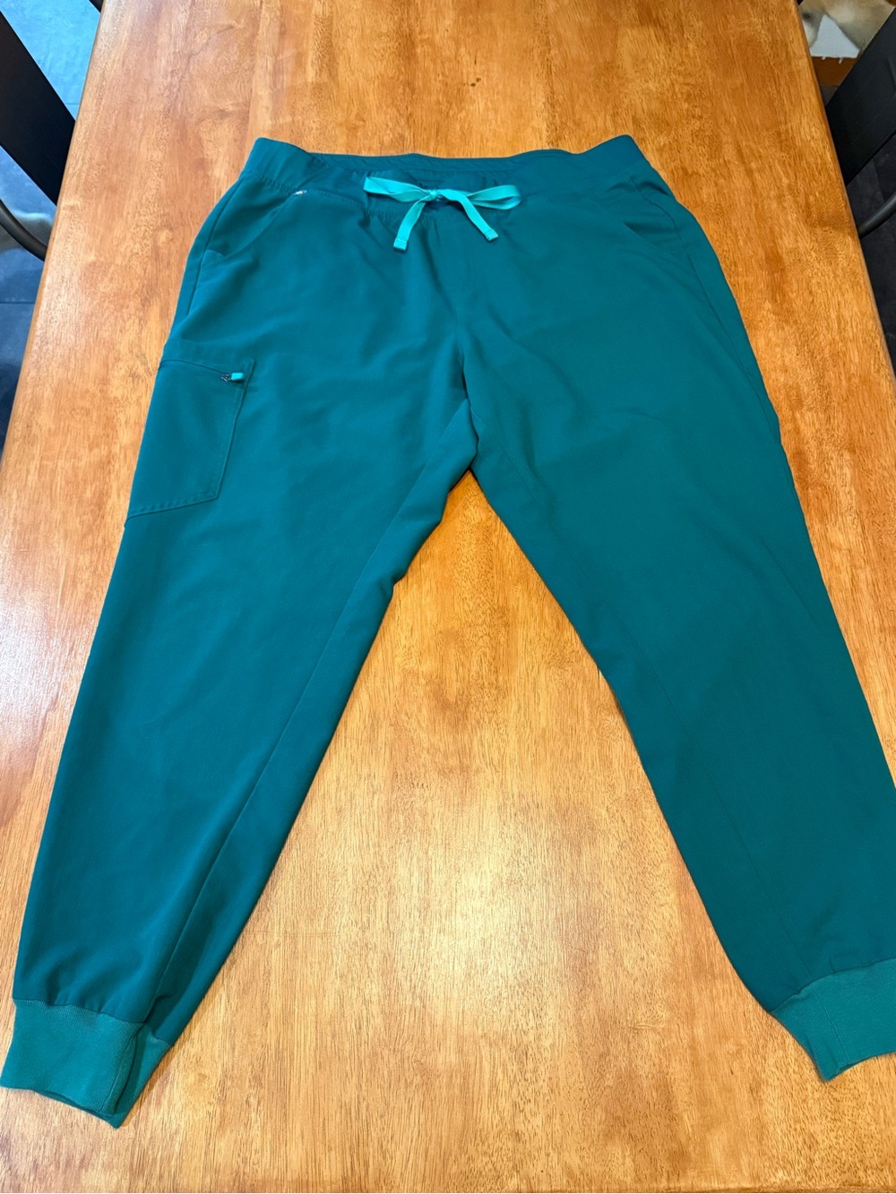 FIGS Womenโs X-Large Zamora in Hunter Green
